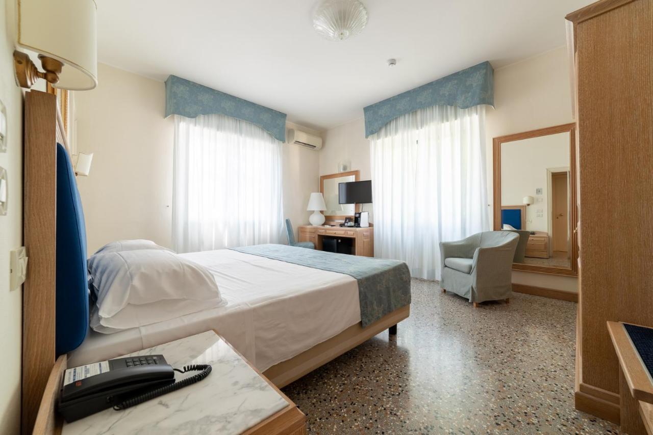 Hotel La Dependance By Casa Bianca Lido di Jesolo Exterior foto